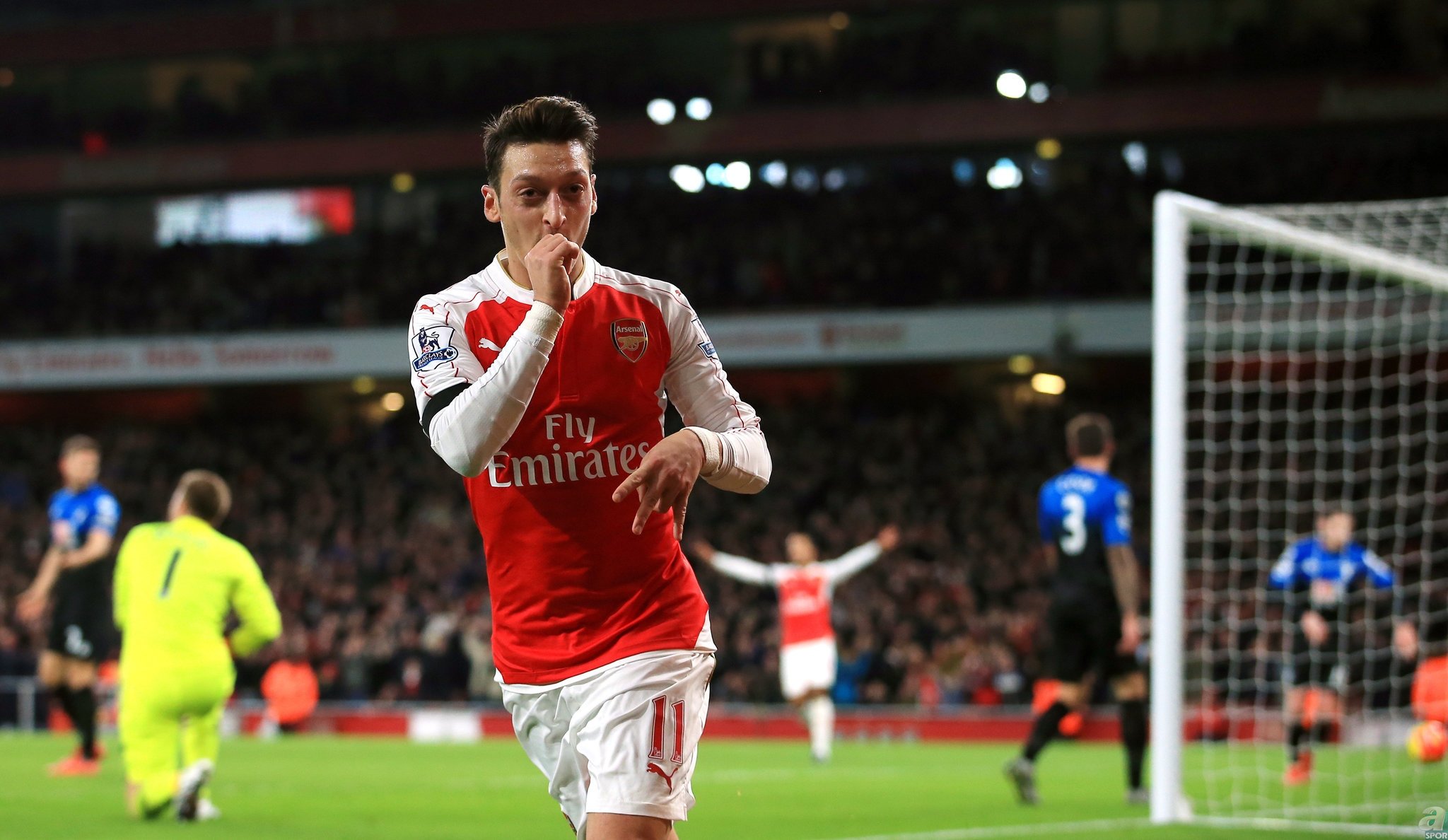 Mesut Özil için pusuda bekliyorlar! Fenerbahçe’nin en büyük rakibi...