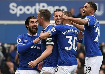 Everton Arsenal'ı tek golle geçti