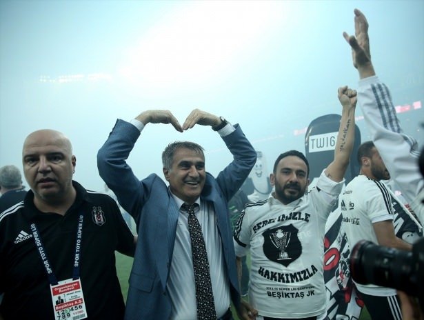 Maç sonunda Arena’da büyük çoşku!