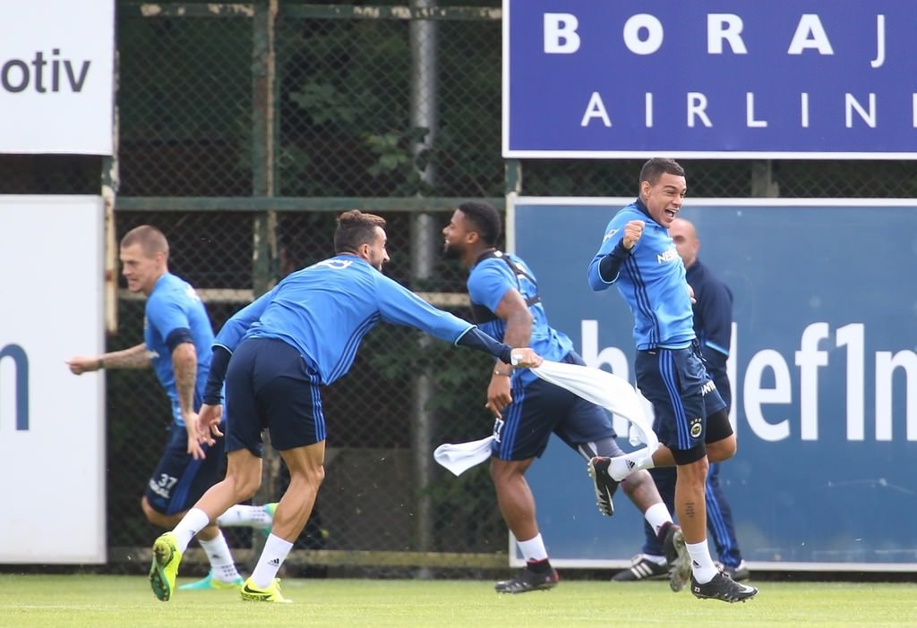 Robin van Persie herkesi şaşırttı!