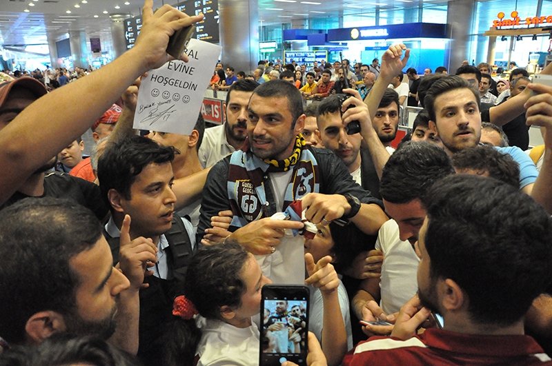 Burak Yılmaz’a İstanbul’da coşkulu karşılama