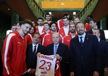Başkan Erdoğan 12 Dev Adam'ı kabul etti