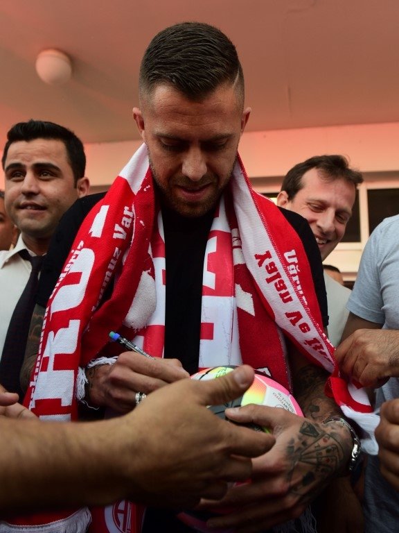 Antalyaspor’da Menez’e coşkulu karşılama