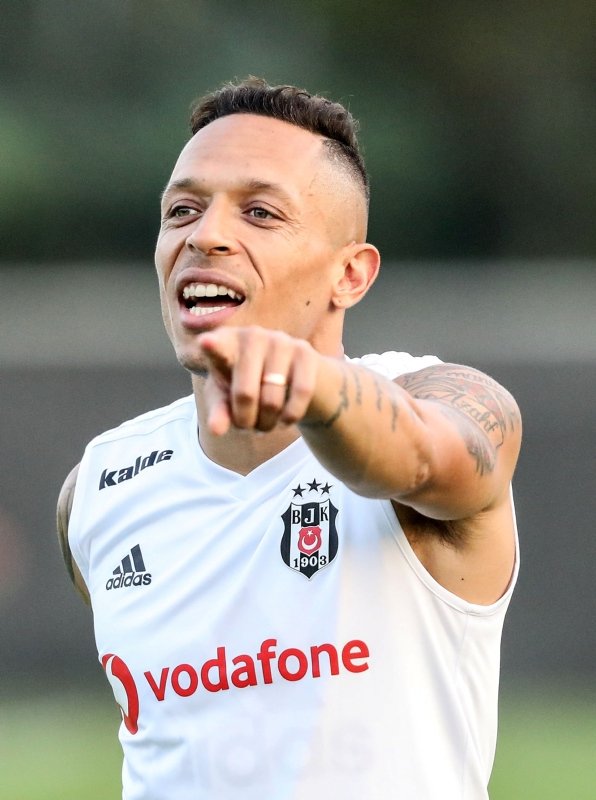Adriano’ya Japonya’dan talip var!