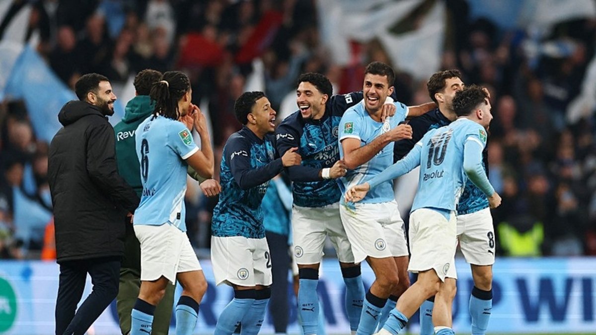 İngiltere Lig Kupası Manchester City'nin!