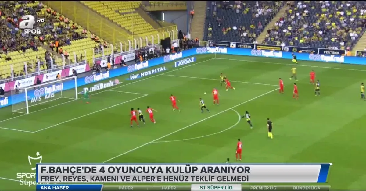 Fenerbahçe'de 4 oyuncuya kulüp aranıyor