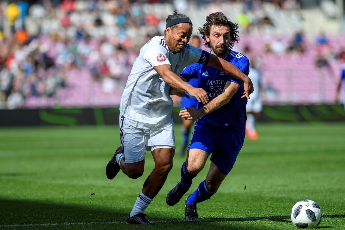 Figo, Ronaldinho’yu yendi