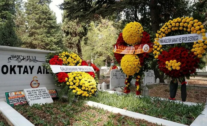 Galatasaray'da Metin Oktay kabri başında anıldı - 1