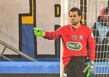 Dani Alves kaleye geçti!
