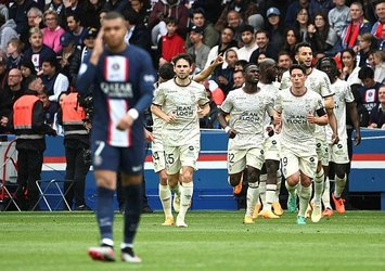 PSG evinde Lorient'e yıkıldı!