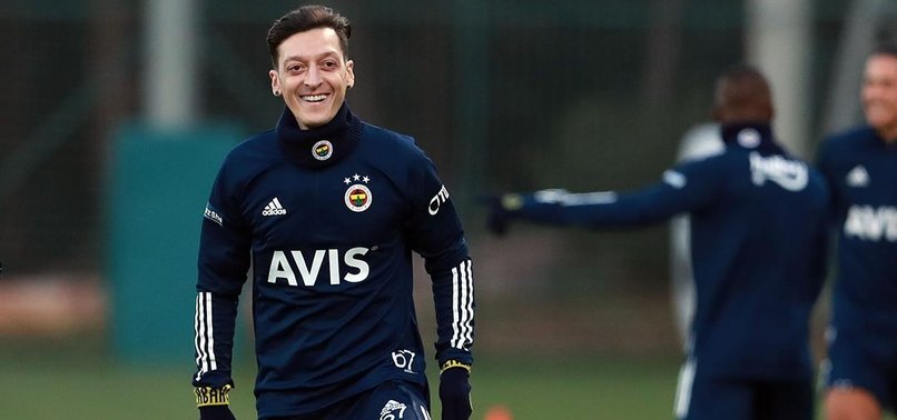 Fenerbahçe'de Mesut Özil ilk antrenmanına çıktı! İşte o görüntüler