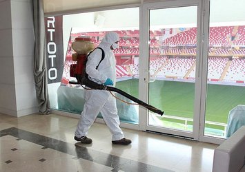 Antalya Stadı maç öncesinde dezenfekte edildi