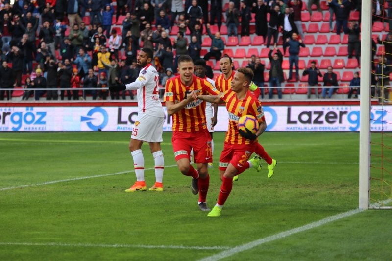 Kayserispor - Göztepe maçından kareler