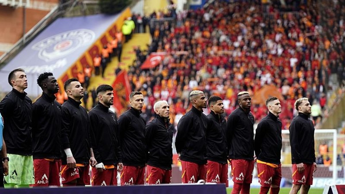 GALATASARAY HABERLERİ: Futbolcular yönetime rest çekti! Cimbom'da kriz... GALATASARAY HABERLERİ: Futbolcular yönetime rest çekti! Cimbom'da kriz...