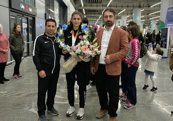 Olimpiyat vizesi alan Hatice Kübra'ya coşkulu karşılama