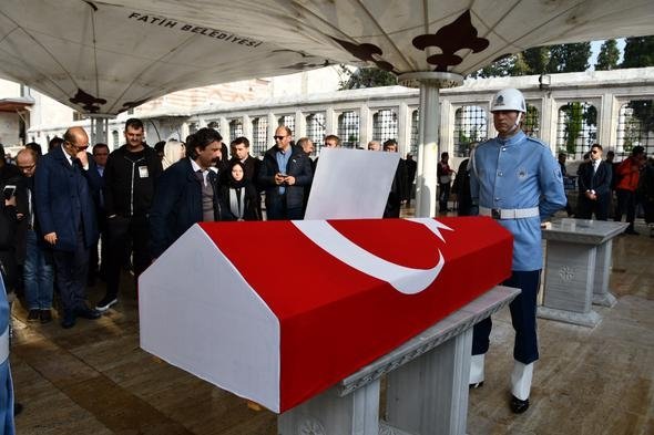 Efsane son yolculuğuna uğurlandı