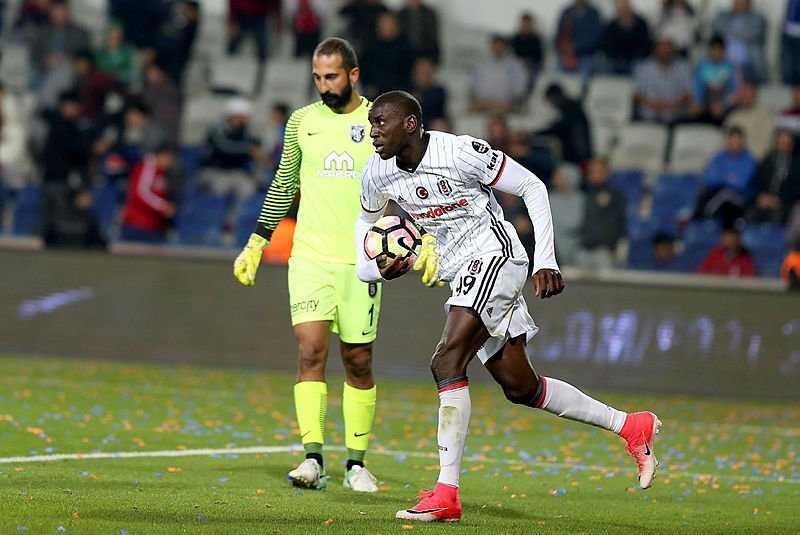 Cenk Tosun her forvetten bir şeyler kaptı