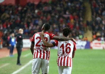 Antalyaspor'da flaş ayrılık! Sözleşmesi feshedildi