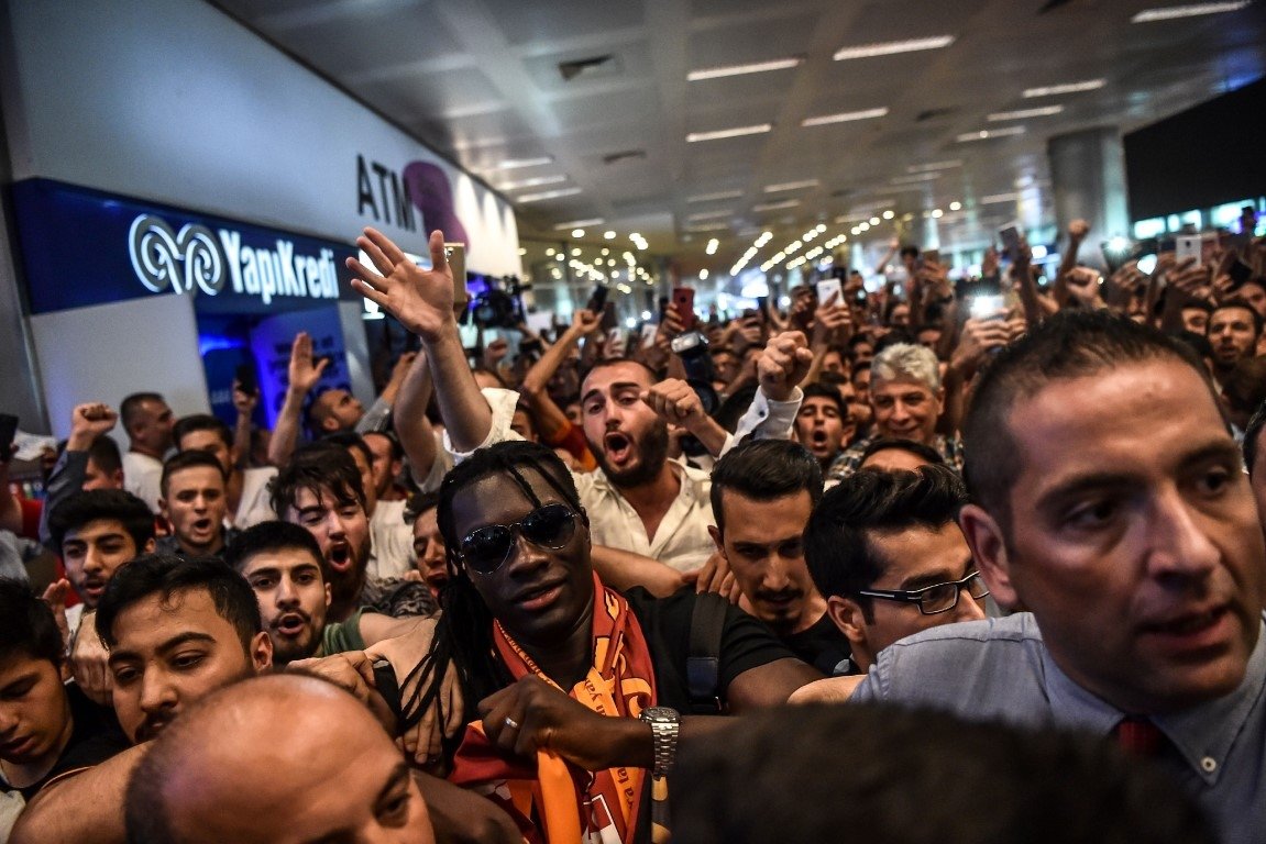 Bafetimbi Gomis araca bindi o soruyu sordu