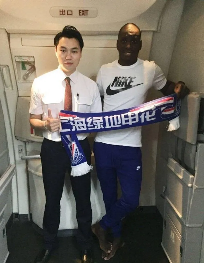 Demba Ba, Çin ekibi Shanghai Shenhua'ya transfer oldu - 1