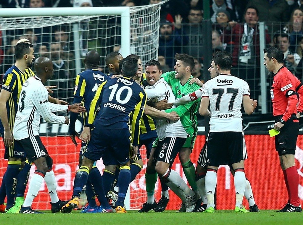Beşiktaş-Fenerbahçe karşılaşmasından kareler