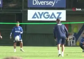 Tesislerde futbol resitali! Ayak tenisi maçında...