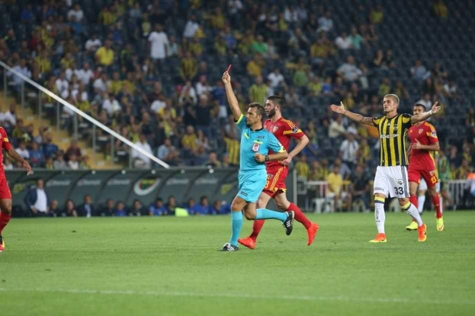 Süper Lig’e hakem hataları damga vurdu