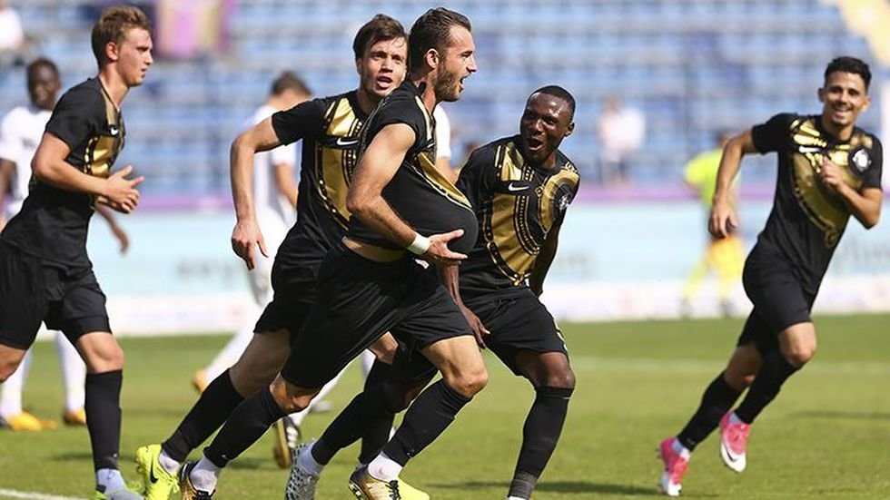 En çok yabancı futbolcu oynatan kulüp