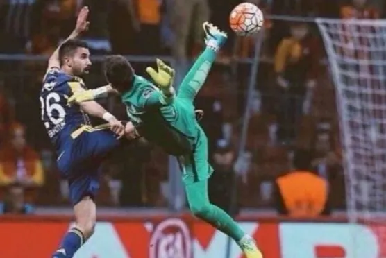 Galatasaray - Fenerbahçe maçının unutulmaz capsleri