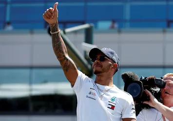 Mercedes, Lewis Hamilton ile nikah tazeledi