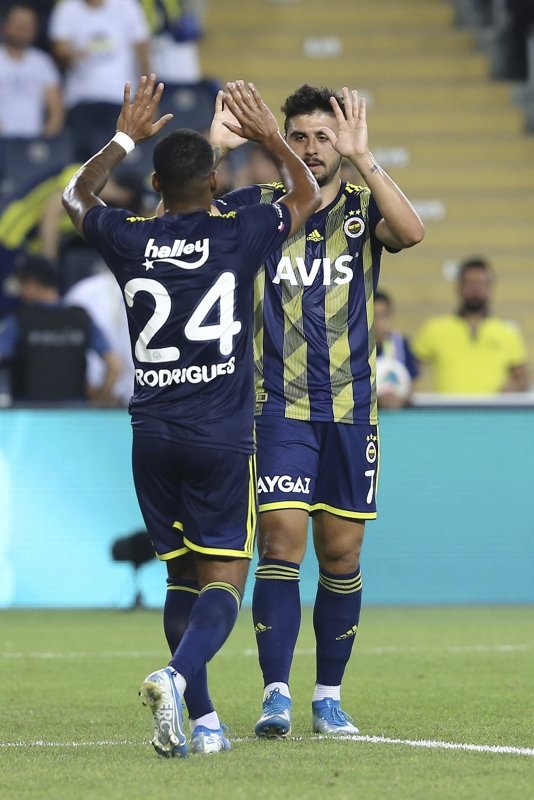 Emre Belözoğlu’ndan Ozan’a fırça!