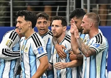 Messi tarihe geçti Arjantin son 32'ye yükseldi!