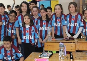 Trabzonspor'dan öğrencilere forma