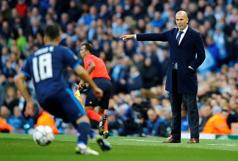 Zidane’ın pantolonu yırtılınca...