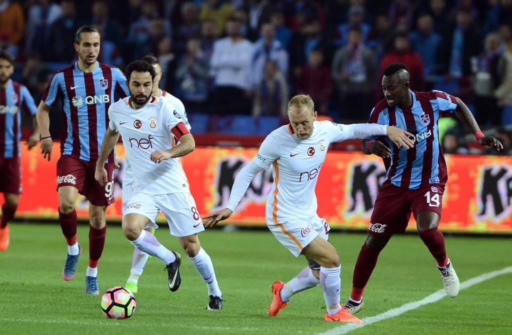 Trabzonspor-Galatasaray karşılaşmasından kareler