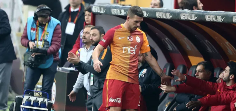 Galatasaray'da Serdar Aziz ve Podolski şoku