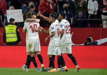 6 gollü maçta sevinen Sevilla!