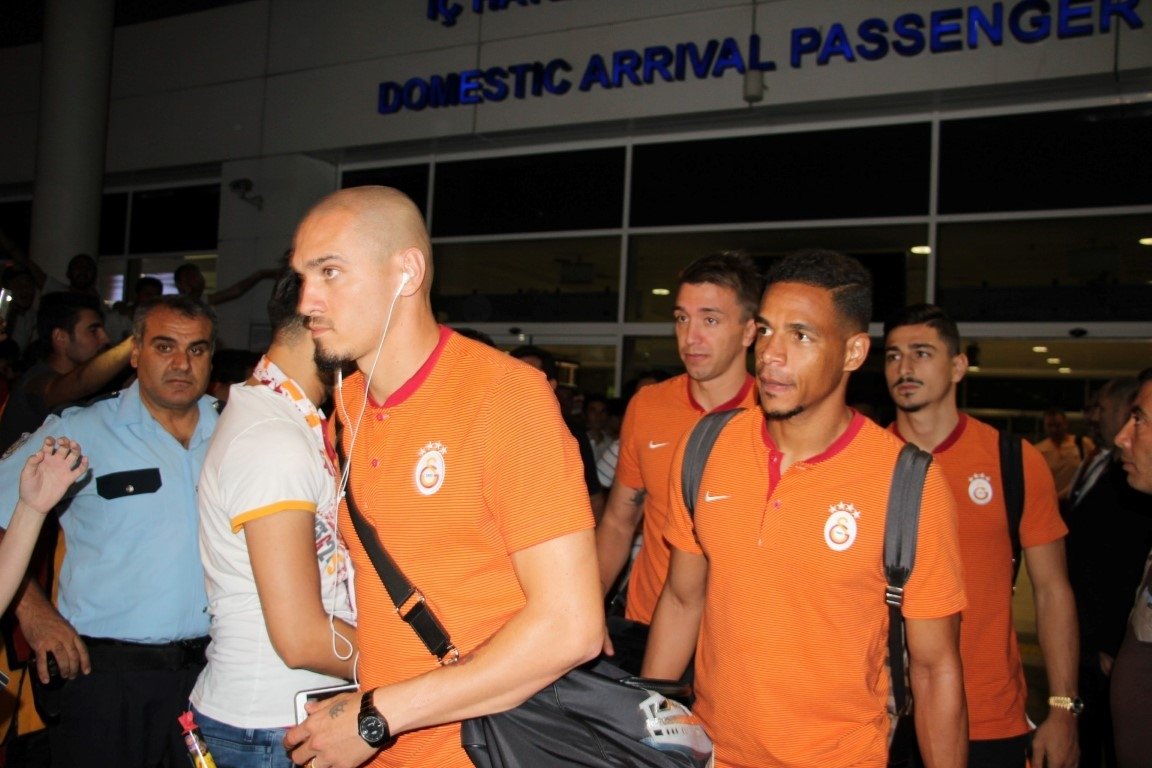Galatasaray’a Antalya’da coşkulu karşılama