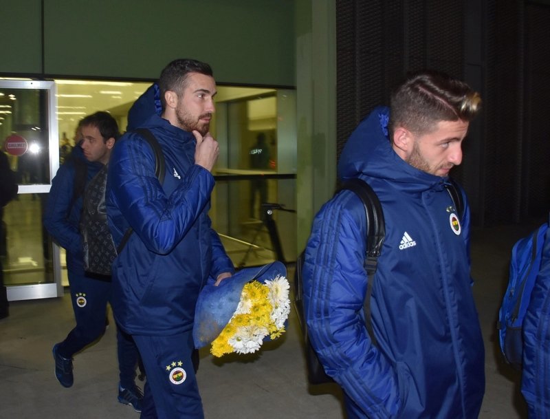 Fenerbahçe çiçeklerle karşılandı