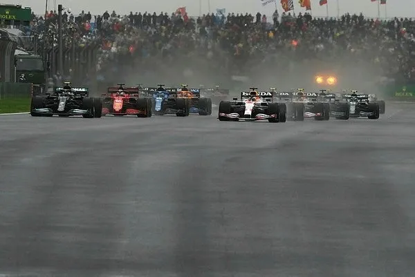 Formula 1 Türkiye Grand Prix'sinde heyecan başladı! İstanbul'da dev yarış CANLI - 1