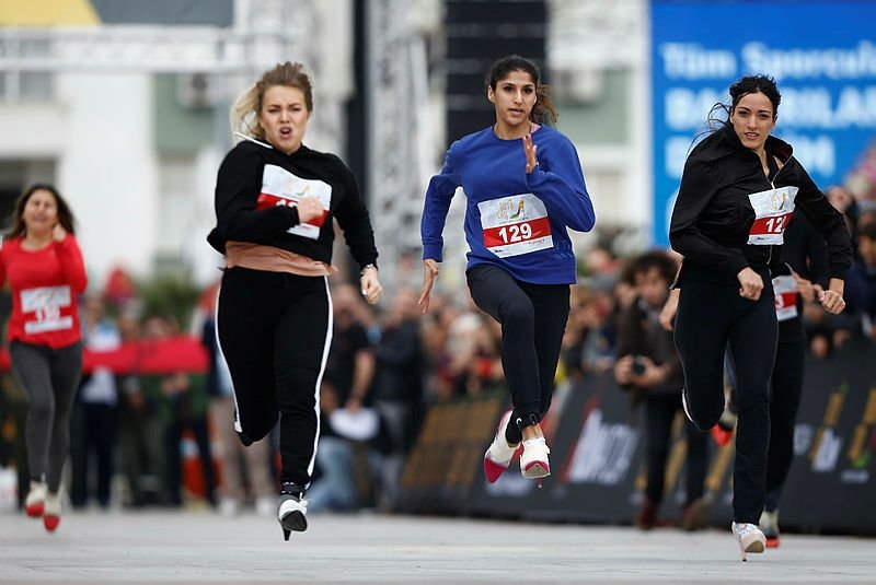 Antalya’da Yüksek Topuk Koşusu