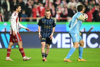 Fenerbahçe Antalya’da 2 puan bıraktı!