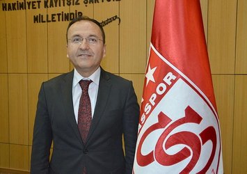 Sivasspor 2. Başkanı Sarılar: “12 futbolcu alacağız”