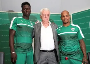 Bursaspor'da çifte imza