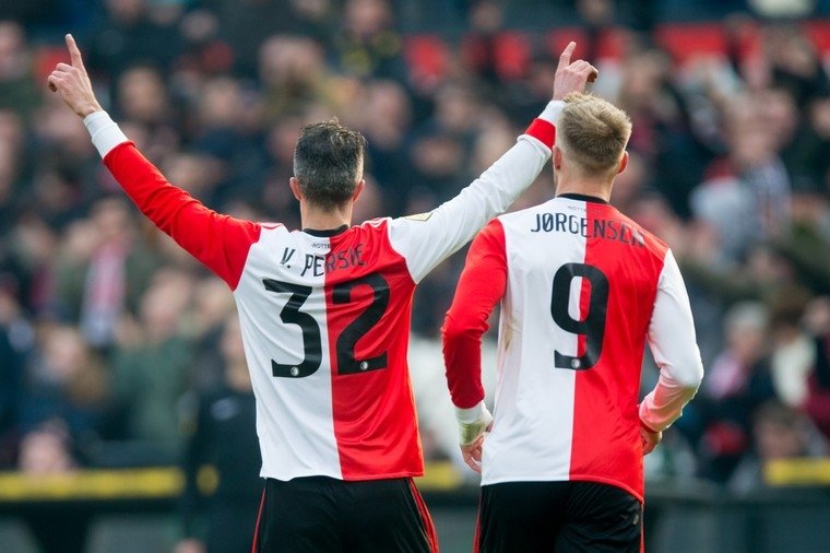Feyenoord’ta van Persie depremi!