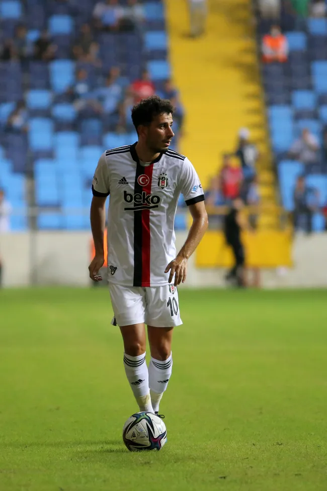Son dakika spor haberi: Beşiktaş'tan ayrılması beklenen Oğuzhan Özyakup'a Sivasspor talip oldu! - 1