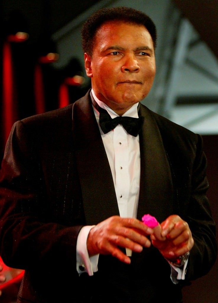 Efsanevi boksör Muhammed Ali hayatını kaybetti