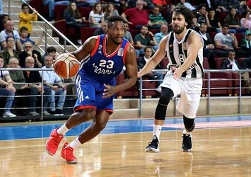 Anadolu Efes deplasmanda farklı