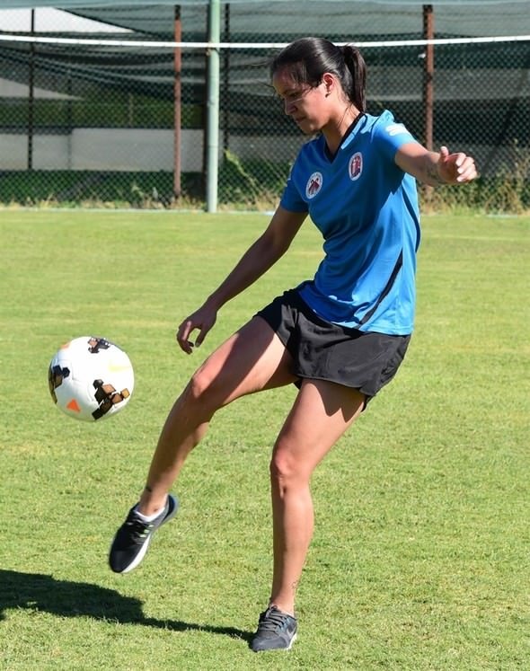 Dişi Ronaldinho taraftarı büyüledi