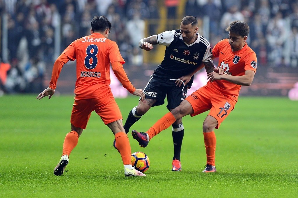 Beşiktaş-Başakşehir karşılaşması sosyal medyayı salladı!